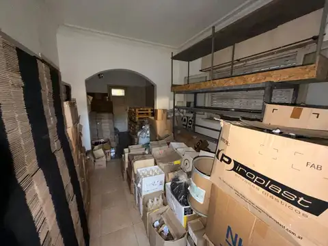 Venta casa a refaccionar sobre lote propio en Villa Dominico