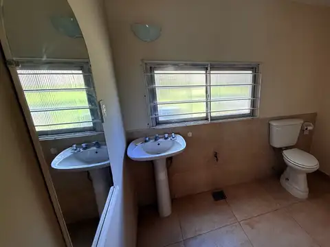 Local en Alquiler en Juan De Garay, $ 400.000