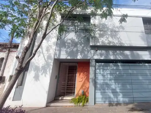 Casa 3 / 4 ambientes Venta Quilmes moderna