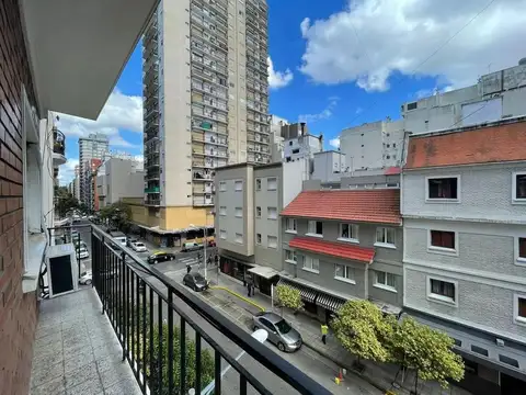 VENTA DEPTO 4 AMB CON DEPENDENCIA + COCHERA