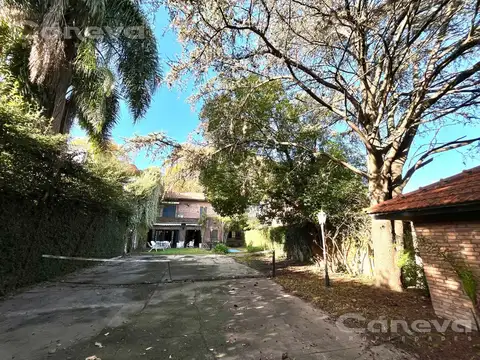 Casa Jardín y cancha de tennis.  Hipódromo de San Isidro. 4 dormitorios