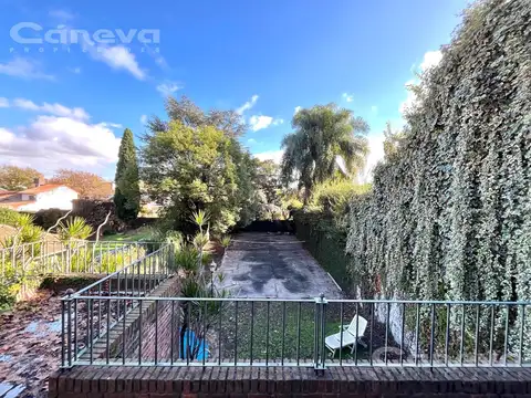 Casa Jardín y cancha de tennis.  Hipódromo de San Isidro. 4 dormitorios