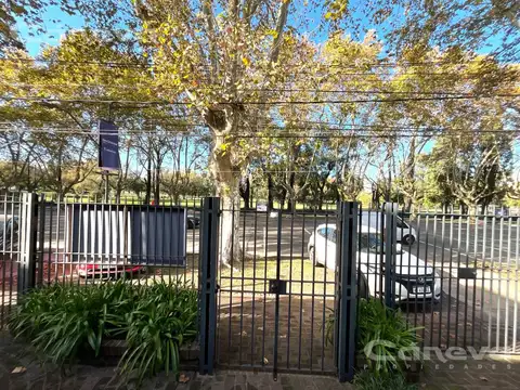 Casa Jardín y cancha de tennis.  Hipódromo de San Isidro. 4 dormitorios
