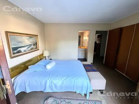 Casa 8 ambientes con 4 baños
