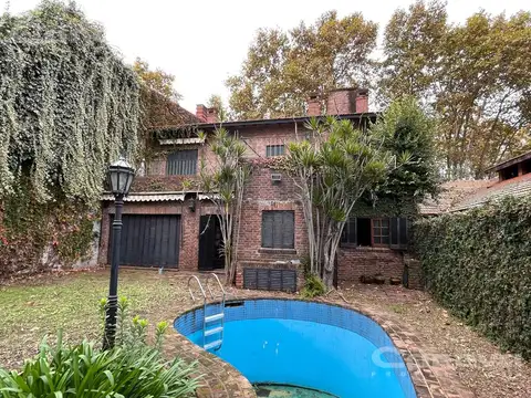 Casa Jardín y cancha de tennis.  Hipódromo de San Isidro. 4 dormitorios