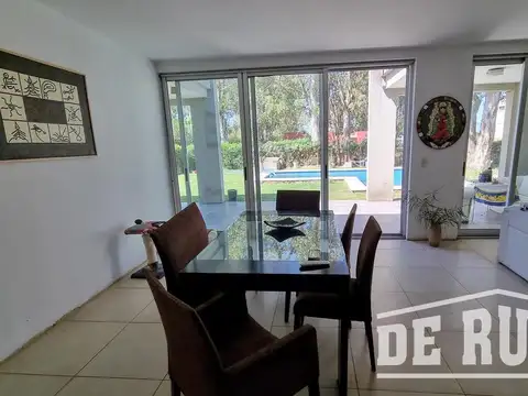 Casa en Venta con 2 cocheras
