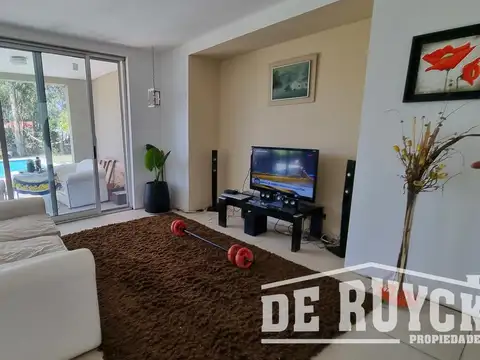 Casa 4 ambientes con 2 baños