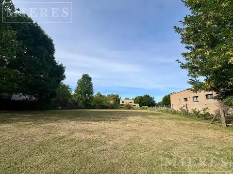 Lote de 1020m² en venta en Los Alcanfores, Pilar