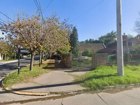 VENTA Lotes con Casa a Refaccionar - Benavidez