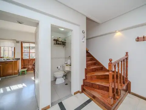 Casa 4 ambientes con 2 baños