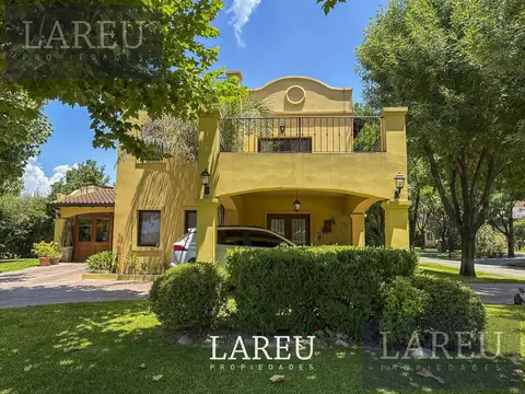 Casa 5 ambientes con 3 baños