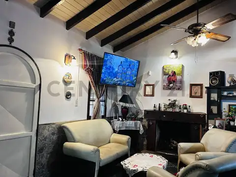 Casa 4 ambientes con 2 baños