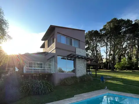 Casa en venta - 3 Dormitorios 2 Baños - 605Mts2 - Sierra de Los Padres