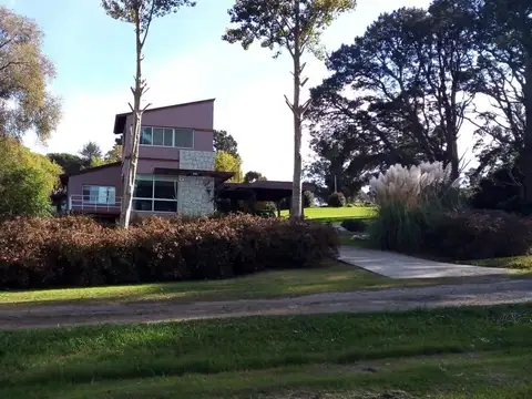 Casa en venta - 3 Dormitorios 2 Baños - 605Mts2 - Sierra de Los Padres