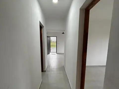 Casa en Alquiler con 2 cocheras