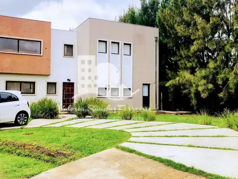 Casa a la venta en barrio cerrado Las Golondrinas, Hudson.