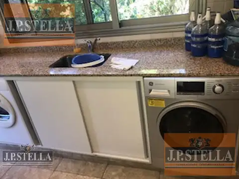 Casa en Venta en Villa Luzuriaga, USD 1.200.000