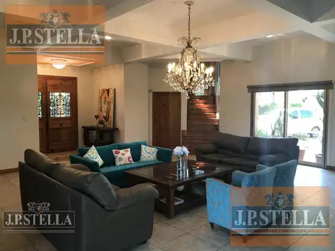 Casa en Venta con 4 cocheras