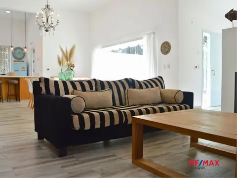 Casa en Venta con 3 cocheras