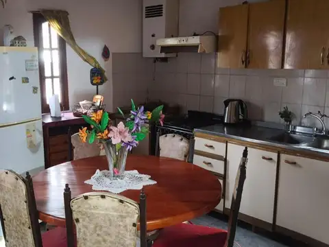 Casa 6 ambientes con 4 baños