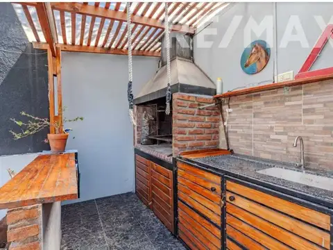 VENTA CASA 3 AMBIENTES  PATIO PILETA COCHERA PATIO