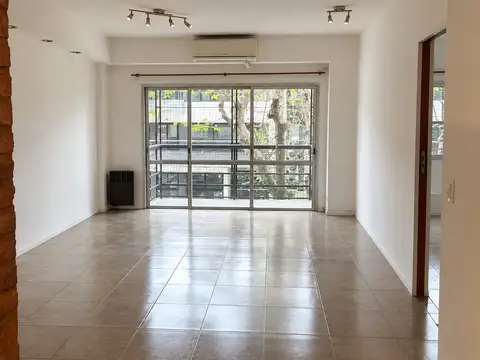 SEMIPISO 2 AMBIENTES AL FRENTE CON BALCÓN – VISTA ABIERTA – CON RENTA