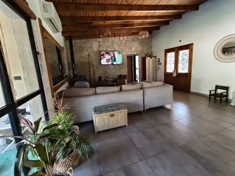 Casa en Venta con 2 cocheras