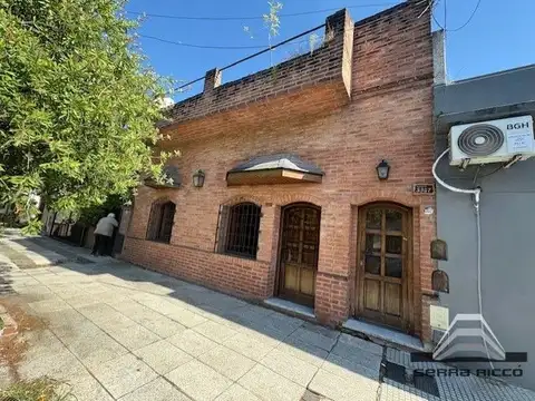 PH al frente: 4 ambientes, 3 dormitorios, con patio y terraza en Villa Devoto