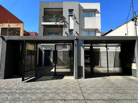 ALQUILER 2 AMBIENTES, CON ENTRADA INDEPENDIENTE Y COCHERA