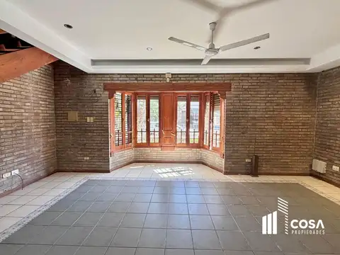 Casa 6 ambientes con 2 baños
