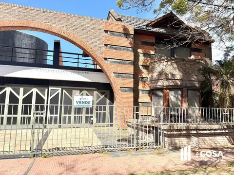 Venta casa 3 dormitorios con jardín de pequeñas dimensiones cerca del río alberdi rosario