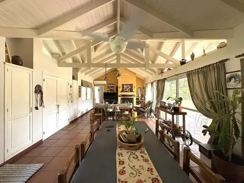 Casa en Venta con 2 cocheras