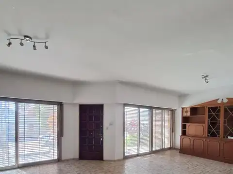 Casa en Venta con 4 cocheras