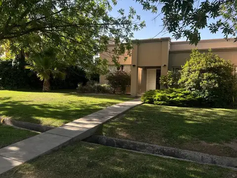 Venta de exclusiva propiedad de lujo en el Barrio Pueyrredon, Chacras de Coria, Luján de Cuyo.