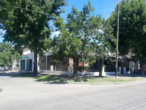 Casa 6 ambientes con 2 baños