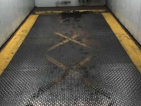 Av. Hipolito Yrigoyen 2100