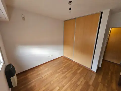 Casa en Alquiler con 2 cocheras