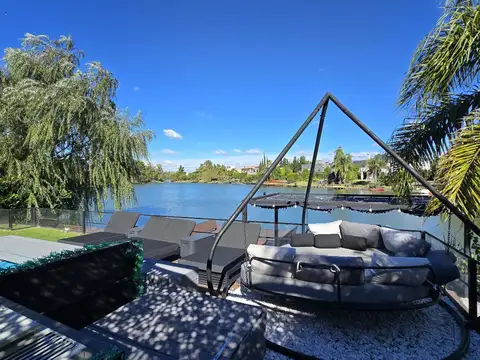 Casa en alquiler 9 amb. 5 habitaciones c/s muebles al agua Glorietas Nordelta Tigre
