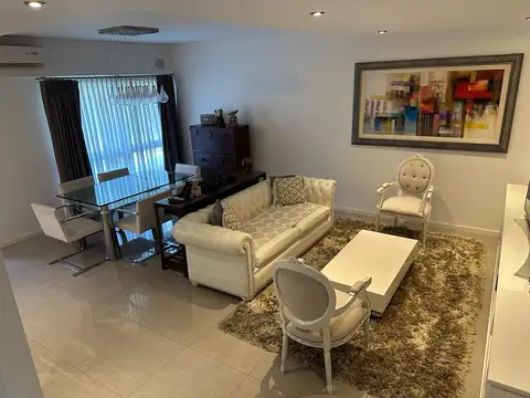 Triplex de 5 ambientes y dos cocheras en venta