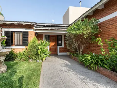 Casa en Venta con 4 cocheras