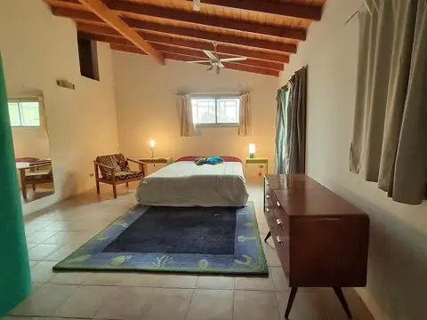 Casa 5 ambientes con 4 baños