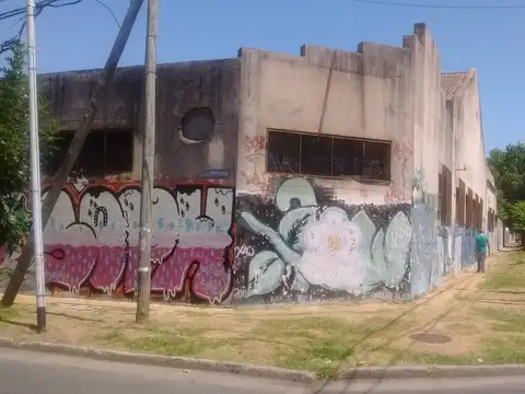 Galpón 2200m2 s/lote 2350m2 s/3 calles