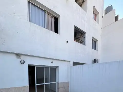 Amplio loft con patio