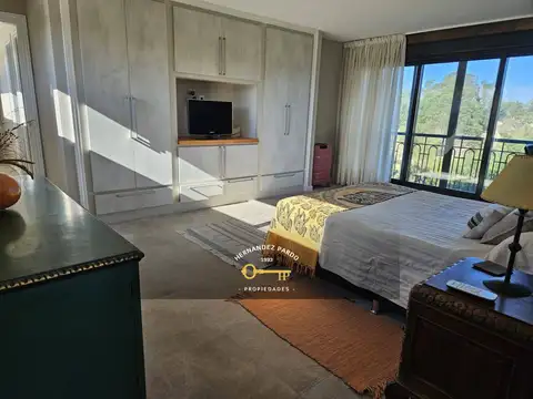 Casa en Venta con 3 cocheras