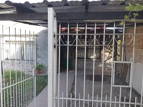 CASA 6 AMBIENTES, 3 AMBIENTES 4 BAÑ3 DEPARTAMENTOS DE 1 AMB.