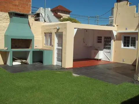 Alquiler Barrio Colon 2 dormitorios patio asador cochera