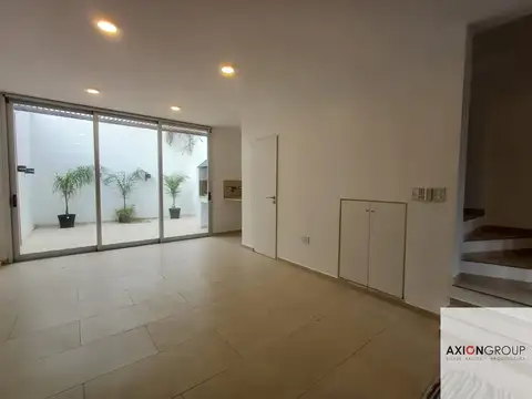 62 E/ 17 y 18-Tríplex tipo casa en La Plata
