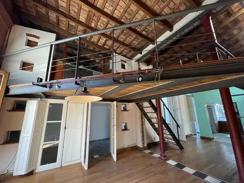 Casa en Alquiler con 1 cochera