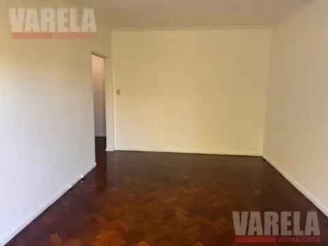 ACTUALMENTE ALQUILADO. Avda. San Martín 1312 P 6° 3 amb. Fte. c/bcón. u$s 118.000.-