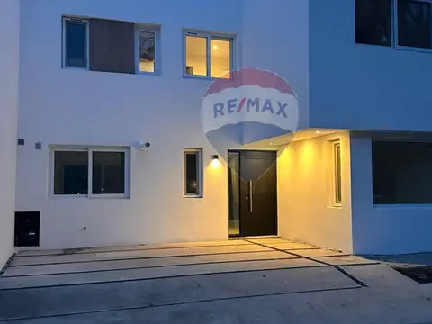 VENTA CASA 4 AMB EN LAS LOMAS DE SAN ISIDRO